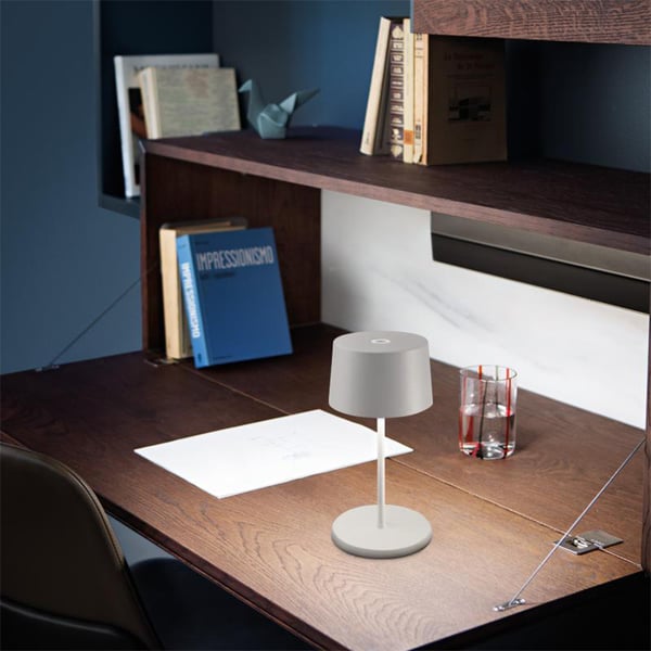 Επιτραπέζιο φωτιστικό Olivia White